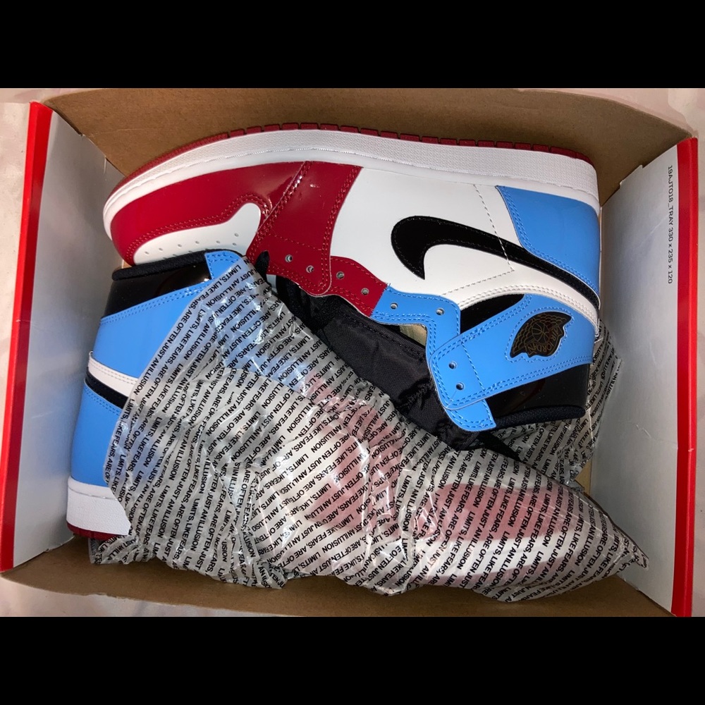 NWT Jordan 1 Retro High Fearless UNC Chicago